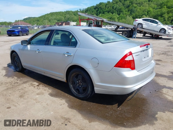 2010 Ford Fusion SE z VIN 3FAHP0HA6AR238485, wystawiony jako IAAI lot #42237682 z przebiegiem 147 260 mil mil oraz . Historia ofert i sprzedaży dostępna na DreamBid. Obrazek 3.