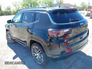 2022 Jeep Compass Limited z VIN 3C4NJDCB4NT189558, wystawiony jako IAAI lot #42337555 z przebiegiem 40 109 mil mil oraz . Historia ofert i sprzedaży dostępna na DreamBid. Obrazek 3.