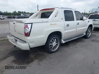 2004 Cadillac Escalade EXT z VIN 3GYEK62N04G123756, wystawiony jako IAAI lot #42361536 z przebiegiem 132 718 mil mil oraz . Historia ofert i sprzedaży dostępna na DreamBid. Obrazek 4.