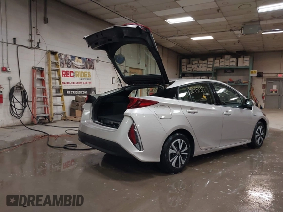 2017 Toyota Prius Plus z VIN JTDKARFP1H3044307, wystawiony jako IAAI lot #41440321 z przebiegiem 40 512 mil mil oraz . Historia ofert i sprzedaży dostępna na DreamBid. Obrazek 4.