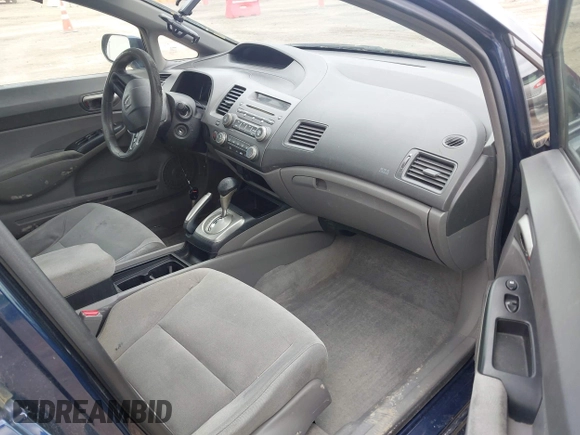 2008 Honda Civic LX z VIN 1HGFA16528L023887, wystawiony jako IAAI lot #42258235 z przebiegiem 262 586 mil mil oraz . Historia ofert i sprzedaży dostępna na DreamBid. Obrazek 5.