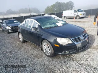 2008 Volkswagen Eos Turbo z VIN WVWBA71F18V055248, wystawiony jako IAAI lot #41886197 z przebiegiem 147 198 mil mil oraz . Historia ofert i sprzedaży dostępna na DreamBid. Obrazek 1.