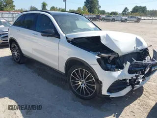 2022 Mercedes-Benz GLC with VIN W1N0G8DB8NV353854, listed as a IAAI auction lot 40655985 with 23,591 mi miles. Bid and sale history available at carsss.com. Image 1.