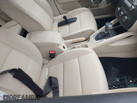 2010 Volkswagen Jetta Limited Edition with VIN 3VWRZ7AJXAM161335, listed as a IAAI auction lot 42326387 with 111,967 mi miles and . Bid and sale history available at DreamBid. Image 5.