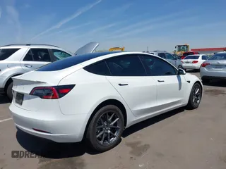 2022 Tesla Model 3 Long Range z VIN 5YJ3E1EB3NF348267, wystawiony jako IAAI lot #42323616 z przebiegiem Nie podano mil oraz . Historia ofert i sprzedaży dostępna na DreamBid. Obrazek 4.