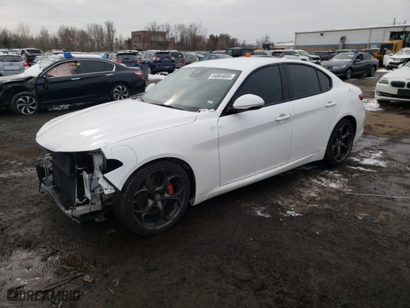 2017 Alfa Romeo Giulia Ti with VIN ZARFAECN8H7554682, listed as a Copart auction lot 44864655 with 101,473 mi miles and Salvage Title. Bid and sale history available at carsss.com. Image 1.