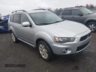 2011 Mitsubishi Outlander SE z VIN JA4JT3AW7BU036029, wystawiony jako IAAI lot #41727023 z przebiegiem 128 717 mil mil oraz . Historia ofert i sprzedaży dostępna na DreamBid. Obrazek 1.