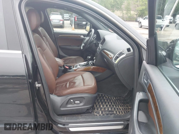 2015 Audi Q5 Premium Plus z VIN WA1LFAFP0FA056703, wystawiony jako IAAI lot #42486367 z przebiegiem 163 759 mil mil oraz . Historia ofert i sprzedaży dostępna na DreamBid. Obrazek 5.