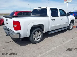 2007 Chevrolet Silverado 1500 LT w/1LT with VIN 3GCEC13J97G505483, listed as a IAAI auction lot 41911656 with 144,415 mi miles. Bid and sale history available at carsss.com. Image 4.