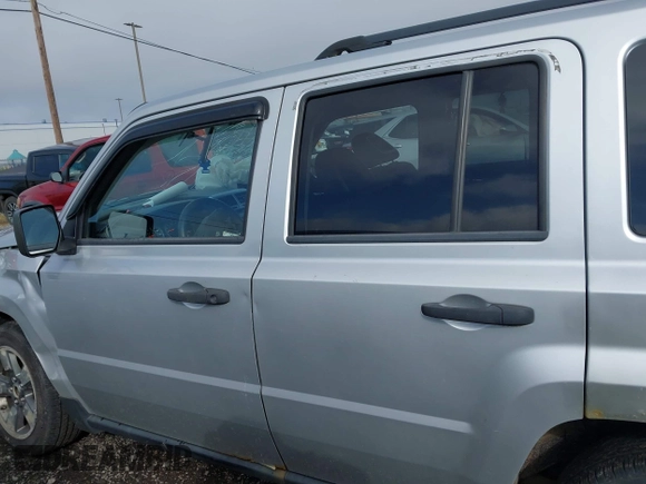 2008 Jeep Patriot Sport z VIN 1J8FF28W78D749498, wystawiony jako IAAI lot #42176034 z przebiegiem 154 625 mil mil oraz . Historia ofert i sprzedaży dostępna na DreamBid. Obrazek 14.