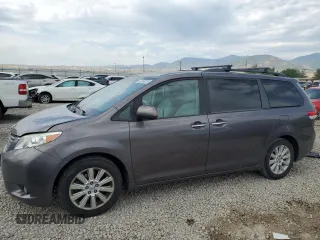 2013 Toyota Sienna XLE z VIN 5TDDK3DC8DS069085, wystawiony jako Copart lot #62768235 z przebiegiem 140 242 mil mil oraz Szkoda całkowita • Salvage title. Historia ofert i sprzedaży dostępna na DreamBid. Obrazek 1.