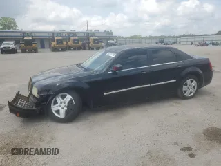 2005 Chrysler 300 300 z VIN 2C3JA43R15H593877, wystawiony jako Copart lot #54141775 z przebiegiem 218 913 mil mil oraz Szkoda całkowita • Salvage title. Historia ofert i sprzedaży dostępna na DreamBid. Obrazek 1.