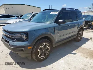2024 Ford Bronco Sport Outer Banks z VIN 3FMCR9C64RRF28141, wystawiony jako Copart lot #56075255 z przebiegiem 3 299 mil mil oraz Czysty tytuł • Clean title. Historia ofert i sprzedaży dostępna na DreamBid. Obrazek 1.