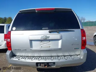 2010 Chevrolet Suburban LS with VIN 1GNUKHE31AR165699, listed as a IAAI auction lot 41509508 with 260,762 mi miles. Bid and sale history available at carsss.com. Image 16.