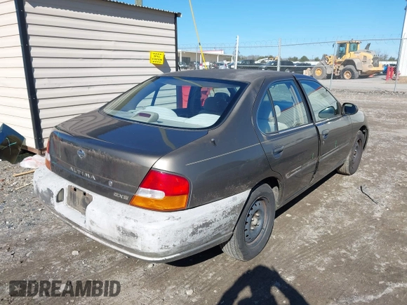 1998 Nissan Altima XE with VIN 1N4DL01D3WC239095, listed as a IAAI auction lot 41416191 with 173,071 mi miles. Bid and sale history available at carsss.com. Image 4.