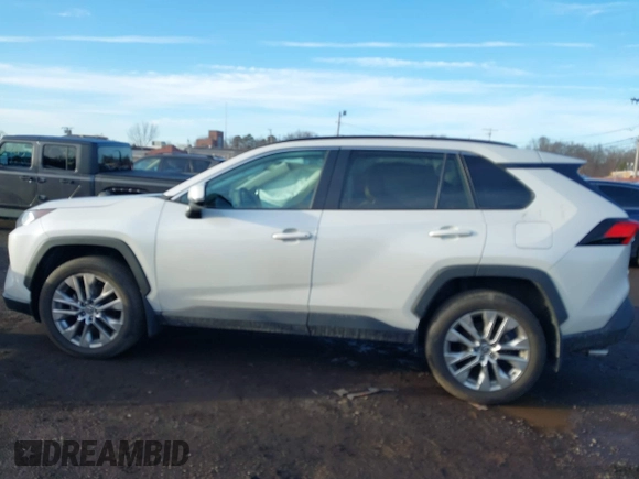 2021 Toyota RAV4 XLE Premium z VIN 2T3A1RFV2MW217009, wystawiony jako IAAI lot #41526066 z przebiegiem 36 619 mil mil oraz . Historia ofert i sprzedaży dostępna na DreamBid. Obrazek 14.