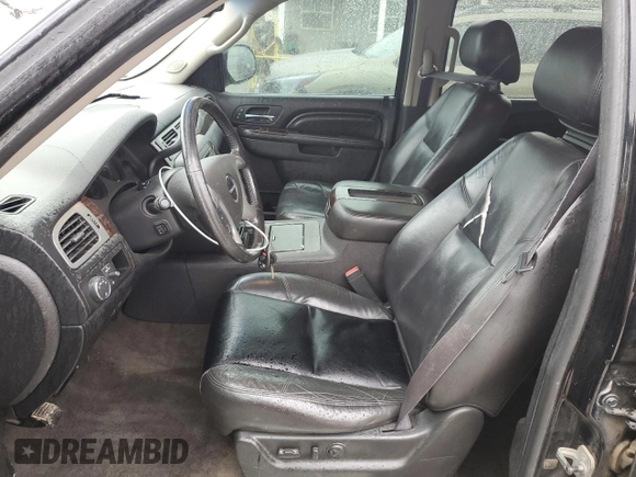 2011 GMC Yukon XL Denali z VIN 1GKS2MEF4BR140739, wystawiony jako Copart lot #50979175 z przebiegiem 237 005 mil mil oraz Szkody całkowita. Historia ofert i sprzedaży dostępna na DreamBid. Obrazek 7.
