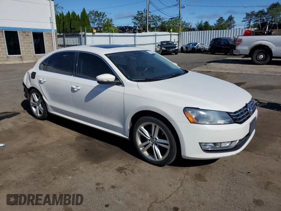 2014 Volkswagen Passat SE z VIN 1VWBN7A30EC022997, wystawiony jako Copart lot #57582285 z przebiegiem 94 920 mil mil oraz Szkoda całkowita • Salvage title. Historia ofert i sprzedaży dostępna na DreamBid. Obrazek 4.