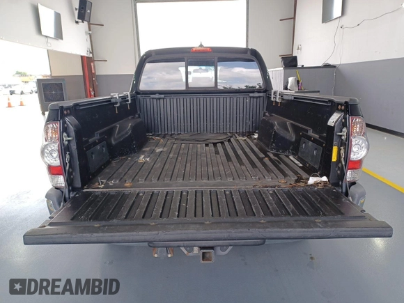 2014 Toyota Tacoma with VIN 3TMMU4FN8EM068633, listed as a IAAI auction lot 42727713 with 185,402 mi miles and . Bid and sale history available at DreamBid. Image 17.