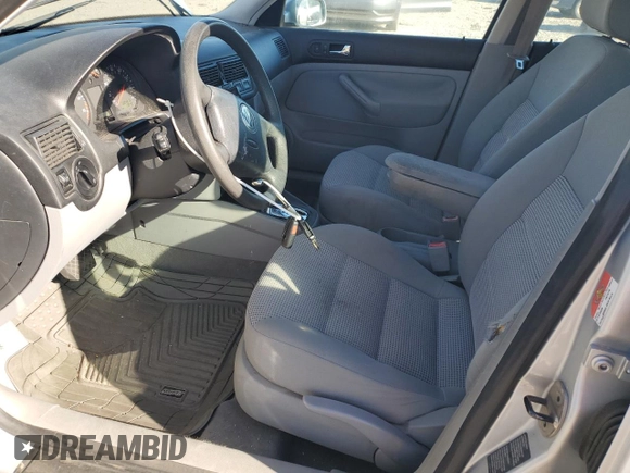 2003 Volkswagen Golf GLS с VIN 9BWGK61J234070931, выставлен на аукционе Copart как лот 72625484 с пробегом 130 431 миль миль и Списание • Salvage title. История ставок и продаж доступна на DreamBid. Изображение 7.