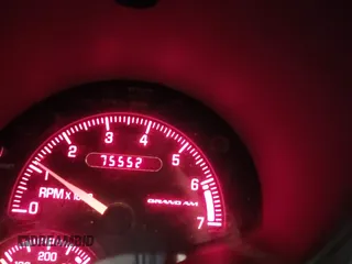 2002 Pontiac Grand Am SE z VIN 1G2NE52F92C291335, wystawiony jako IAAI lot #41665150 z przebiegiem 75 552 mil mil oraz . Historia ofert i sprzedaży dostępna na DreamBid. Obrazek 16.