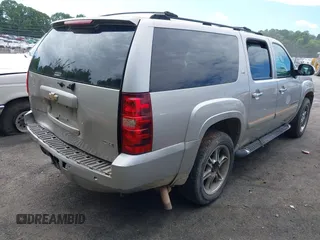 2007 Chevrolet Suburban LTZ with VIN 3GNFK16347G230066, listed as a IAAI auction lot 42183962 with Not Provided miles. Bid and sale history available at carsss.com. Image 4.