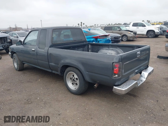 1990 Toyota Pickup z VIN JT4VN93D7L5014236, wystawiony jako IAAI lot #41776761 z przebiegiem Nie podano mil oraz . Historia ofert i sprzedaży dostępna na DreamBid. Obrazek 3.