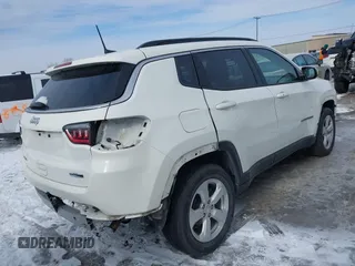 2019 Jeep Compass Latitude with VIN 3C4NJDBB0KT813014, listed as a IAAI auction lot 41560221 with 63,307 mi miles. Bid and sale history available at carsss.com. Image 4.