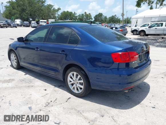 2011 Volkswagen Jetta SE with VIN 3VWDX7AJ2BM013231, listed as a IAAI auction lot 42400713 with 117,923 mi miles and . Bid and sale history available at DreamBid. Image 3.
