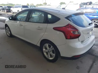2014 Ford Focus SE z VIN 1FADP3K22EL119306, wystawiony jako Copart lot #56653505 z przebiegiem 109 021 mil mil oraz Czysty tytuł • Clean title. Historia ofert i sprzedaży dostępna na DreamBid. Obrazek 2.