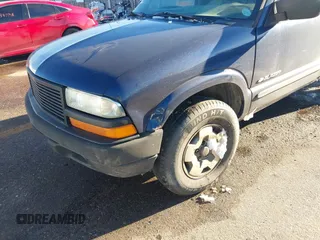 2002 Chevrolet Blazer LS z VIN 1GNDT13W82K183578, wystawiony jako IAAI lot #41349710 z przebiegiem Nie podano mil oraz . Historia ofert i sprzedaży dostępna na DreamBid. Obrazek 6.