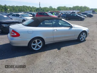 2005 Mercedes-Benz CLK 320 with VIN WDBTK65G55T040420, listed as a IAAI auction lot 42213018 with 32,696 mi miles and . Bid and sale history available at DreamBid. Image 4.