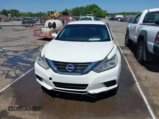 2017 Nissan Altima SR z VIN 1N4AL3AP1HN364103, wystawiony jako IAAI lot #42117683 z przebiegiem 137 704 mil mil oraz . Historia ofert i sprzedaży dostępna na DreamBid. Obrazek 12.