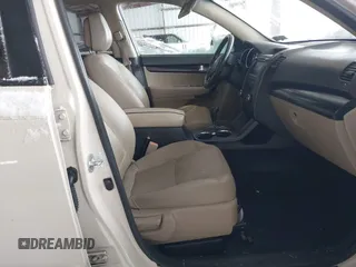 2011 Kia Sorento EX with VIN 5XYKU4A29BG040661, listed as a IAAI auction lot 41542762 with 185,108 mi miles. Bid and sale history available at carsss.com. Image 5.