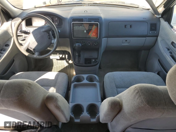 2005 Kia Sedona LX with VIN KNDUP132656669670, listed as a Copart auction lot 55102055 with 107,584 mi miles and Clean Title. Bid and sale history available at DreamBid. Image 8.