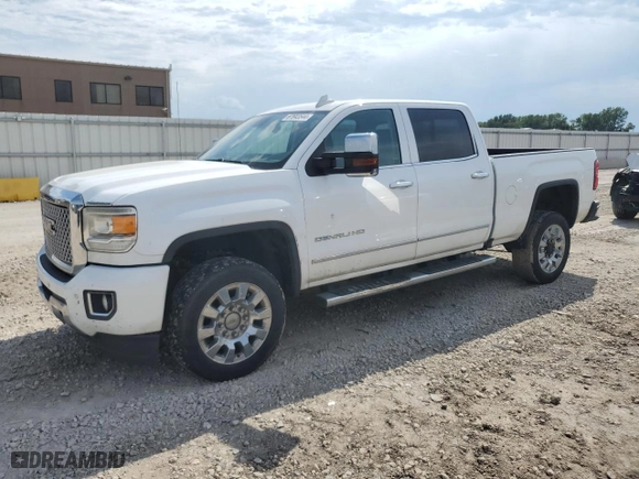 2015 GMC Sierra 2500HD Denali with VIN 1GT120EG3FF679241, listed as a Copart auction lot 67643544 with 185,286 mi miles and Salvage Title. Bid and sale history available at carsss.com. Image 1.