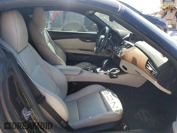 2015 BMW Z4 sDrive28i z VIN WBALL5C58FP557714, wystawiony jako Copart lot #56955565 z przebiegiem 107 962 mil mil oraz Szkoda całkowita • Salvage title. Historia ofert i sprzedaży dostępna na DreamBid. Obrazek 10.