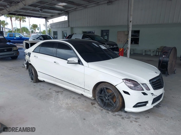 2013 Mercedes-Benz E-Class E 350 Luxury with VIN WDDHF5KB3DA692743, listed as a IAAI auction lot 40550950 with 142,986 mi miles. Bid and sale history available at carsss.com. Image 1.