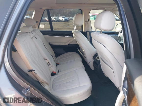 2014 BMW X5 xDrive35i z VIN 5UXKR0C52E0H19670, wystawiony jako IAAI lot #41909590 z przebiegiem 137 758 mil mil oraz . Historia ofert i sprzedaży dostępna na DreamBid. Obrazek 8.