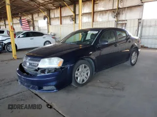 2014 Dodge Avenger SE z VIN 1C3CDZAB3EN147210, wystawiony jako Copart lot #49728025 z przebiegiem 116 587 mil mil oraz Szkody całkowita. Historia ofert i sprzedaży dostępna na DreamBid. Obrazek 1.