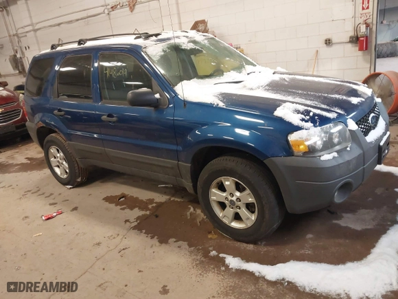2007 Ford Escape XLT with VIN 1FMYU931X7KB35707, listed as a IAAI auction lot 41488192 with 144,285 mi miles. Bid and sale history available at carsss.com. Image 1.