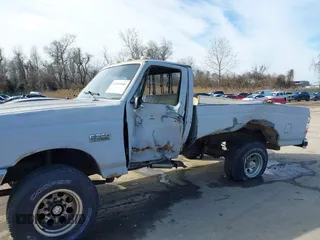 1988 Ford F-250 with VIN 1FTHF26H0JNA06718, listed as a IAAI auction lot 41530940 with 77,610 mi miles. Bid and sale history available at carsss.com. Image 6.