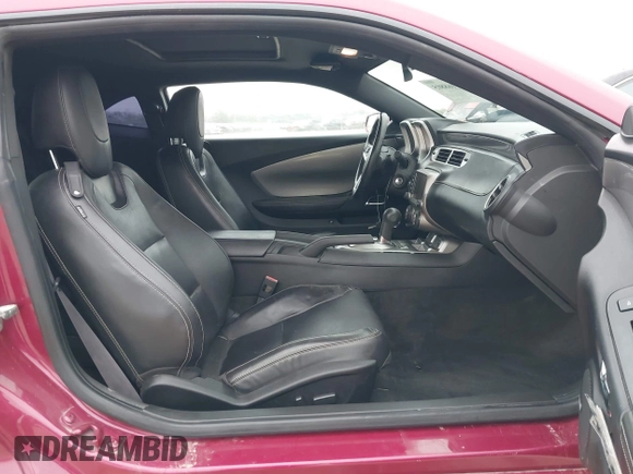 2014 Chevrolet Camaro LT z VIN 2G1FC1E3XE9317459, wystawiony jako IAAI lot #41168805 z przebiegiem 126 298 mil mil oraz . Historia ofert i sprzedaży dostępna na DreamBid. Obrazek 5.