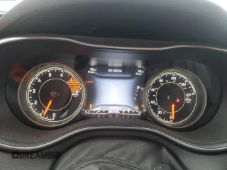 2021 Jeep Cherokee Latitude Lux z VIN 1C4PJLMX5MD214775, wystawiony jako Copart lot #55693395 z przebiegiem 30 238 mil mil oraz Szkoda całkowita • Salvage title. Historia ofert i sprzedaży dostępna na DreamBid. Obrazek 9.