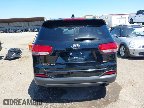 2018 Kia Sorento LX with VIN 5XYPG4A30JG347530, listed as a IAAI auction lot 39296923 with 73,096 mi miles. Bid and sale history available at carsss.com. Image 16.