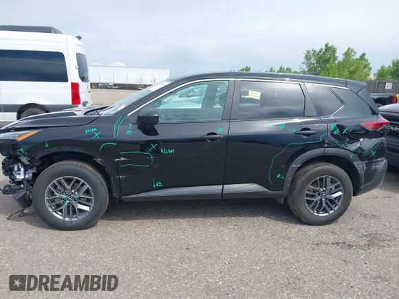 2023 Nissan Rogue S z VIN 5N1BT3AA1PC899142, wystawiony jako IAAI lot #42449369 z przebiegiem 48 754 mil mil oraz . Historia ofert i sprzedaży dostępna na DreamBid. Obrazek 14.