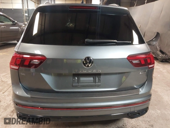 2022 Volkswagen Tiguan SE R-Line Black with VIN 3VV8B7AX1NM111194, listed as a IAAI auction lot 42254124 with 22,748 mi miles and . Bid and sale history available at DreamBid. Image 17.