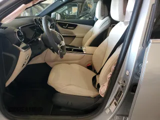 2025 Mercedes-Benz GLC 300 z VIN W1NKM4HB7SF261399, wystawiony jako Copart lot #51929455 z przebiegiem 4 788 mil mil oraz Szkoda całkowita • Salvage title. Historia ofert i sprzedaży dostępna na DreamBid. Obrazek 7.