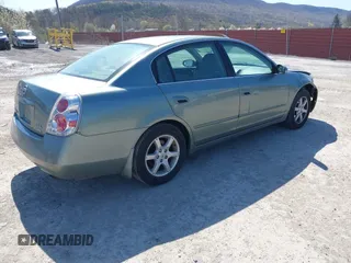2006 Nissan Altima 2.5 S with VIN 1N4AL11D16C152112, listed as a IAAI auction lot 42048500 with 166,384 mi miles. Bid and sale history available at carsss.com. Image 4.