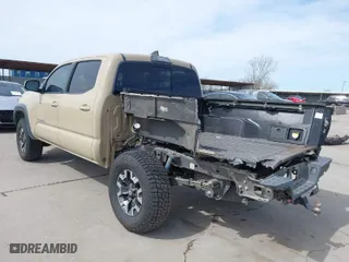 2018 Toyota Tacoma SR with VIN 3TMCZ5AN6JM153006, listed as a IAAI auction lot 41662705 with 176,659 mi miles. Bid and sale history available at carsss.com. Image 3.